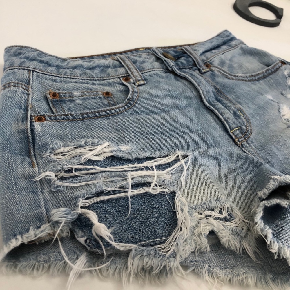 AMERICAN EAGLE l Size 0 l Short Short Hi-Rise Damaged Denim Shorts l FESTIVAL
